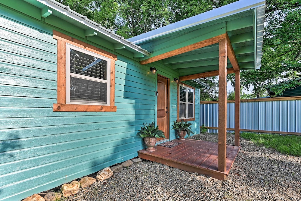 ‘Eagle Nest’ - Eagletown Studio w/ Fire Pit!