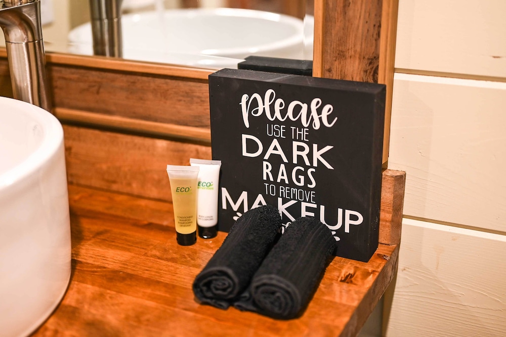 ‘Eagle Nest’ - Eagletown Studio w/ Fire Pit!