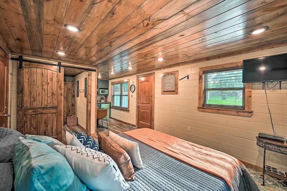 ‘Eagle Nest’ - Eagletown Studio w/ Fire Pit!