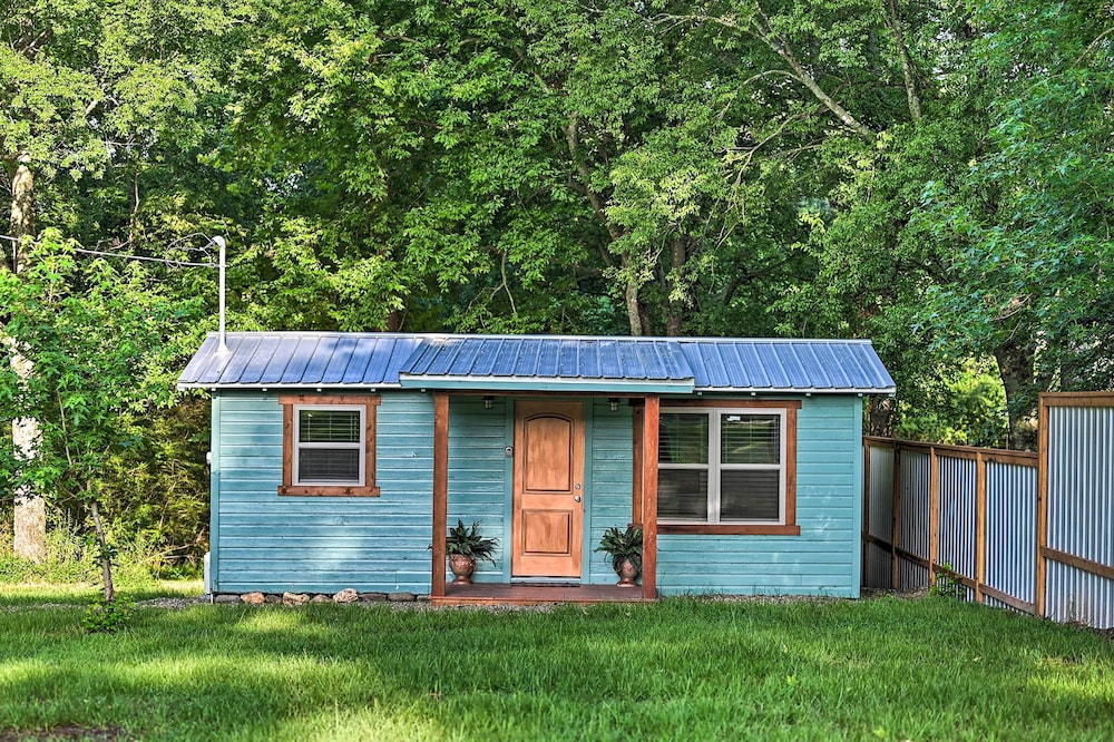 ‘Eagle Nest’ - Eagletown Studio w/ Fire Pit!