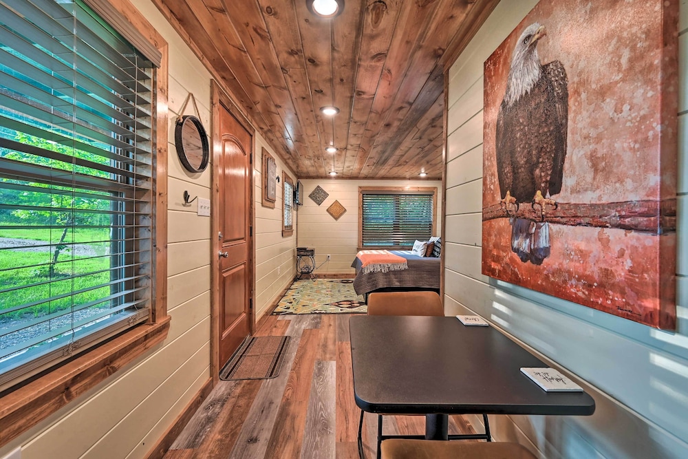 ‘Eagle Nest’ - Eagletown Studio w/ Fire Pit!