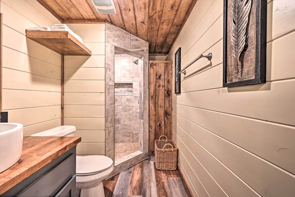 ‘Eagle Nest’ - Eagletown Studio w/ Fire Pit!