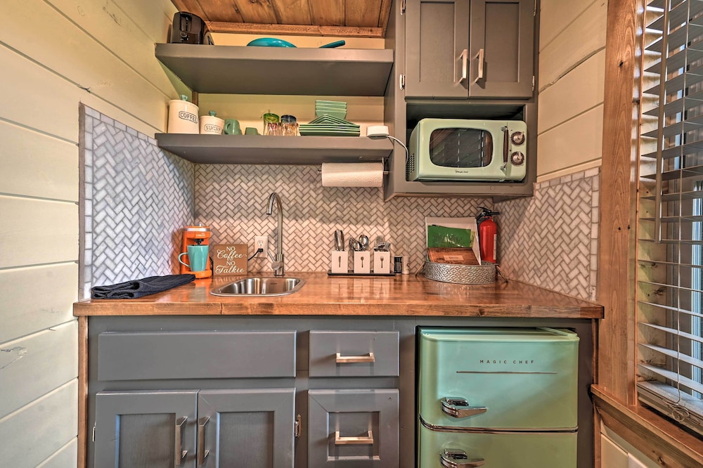 ‘Eagle Nest’ - Eagletown Studio w/ Fire Pit!