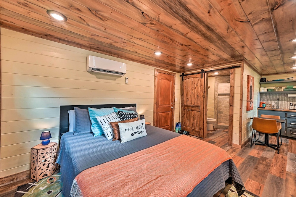 ‘Eagle Nest’ - Eagletown Studio w/ Fire Pit!