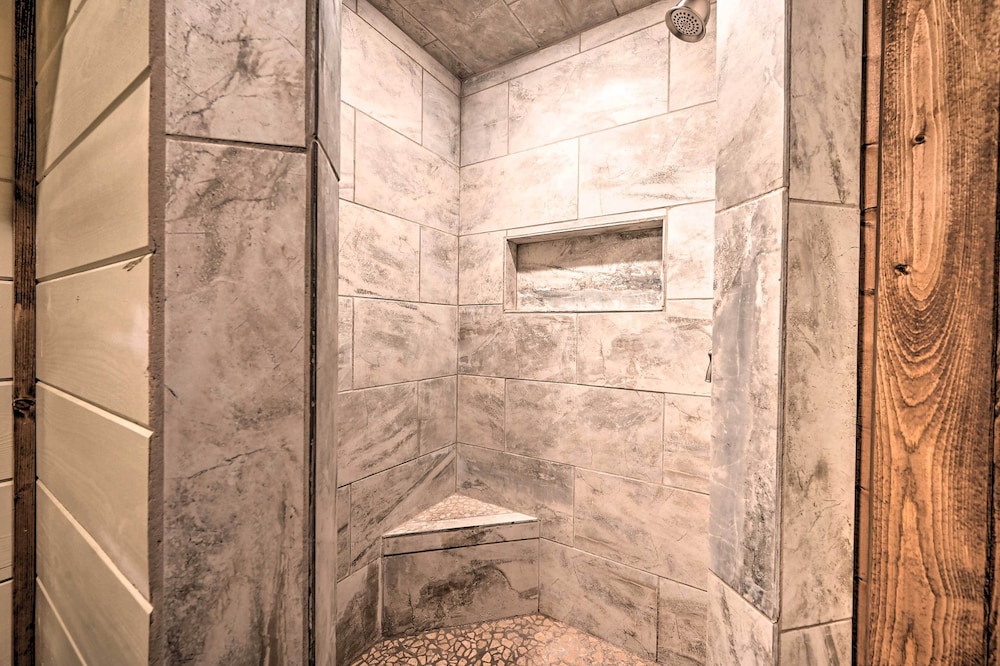 ‘Eagle Nest’ - Eagletown Studio w/ Fire Pit!