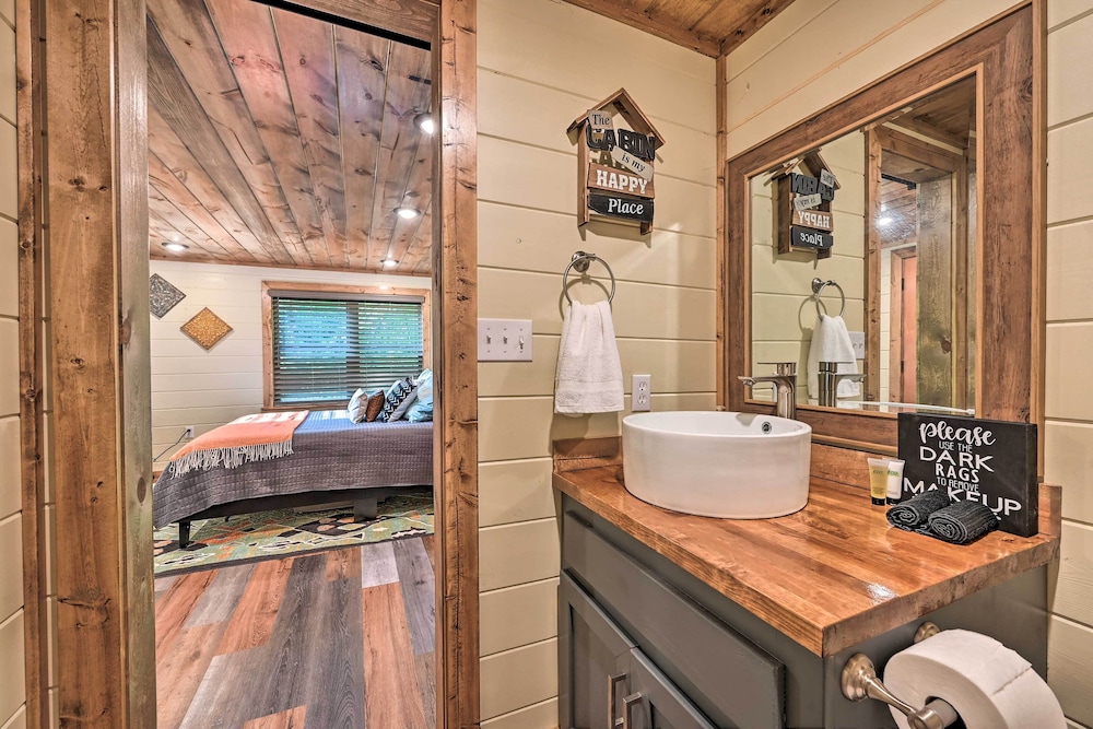 ‘Eagle Nest’ - Eagletown Studio w/ Fire Pit!