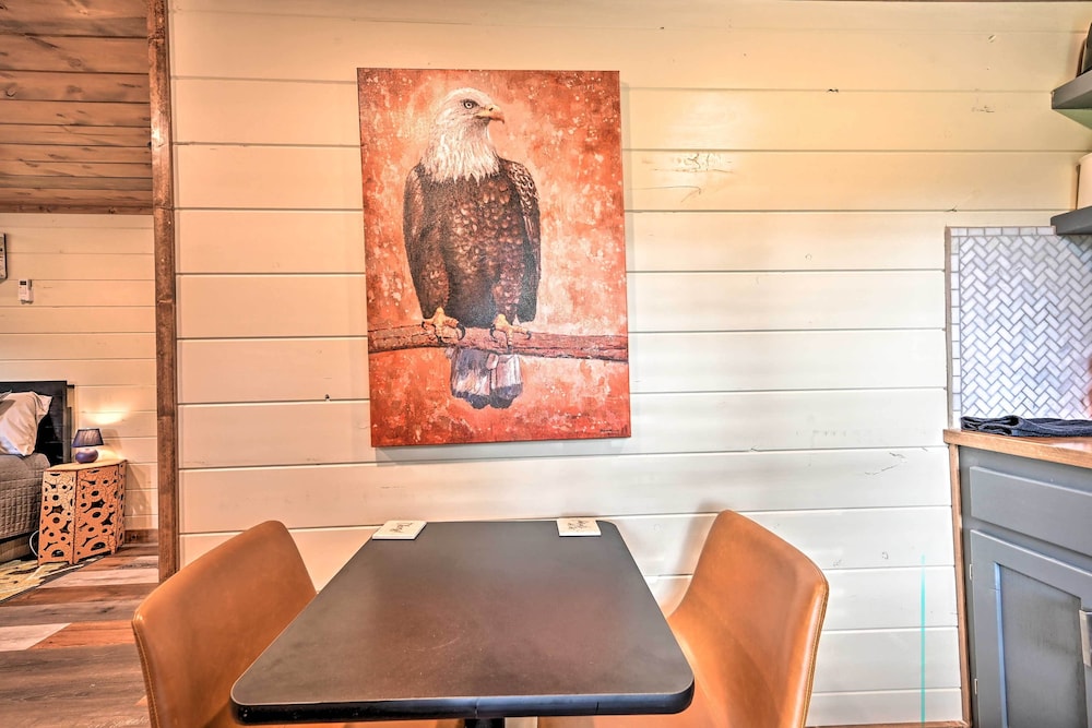 ‘Eagle Nest’ - Eagletown Studio w/ Fire Pit!