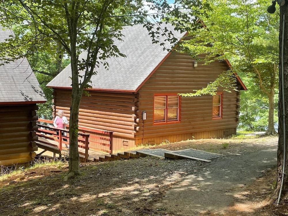 Cabin 2 B/R near Massanutten Ski Resort, Gordonsville Room Prices