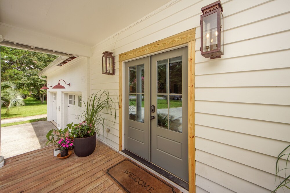 NEW Waterfront, private dock, fully updated Johns Island home