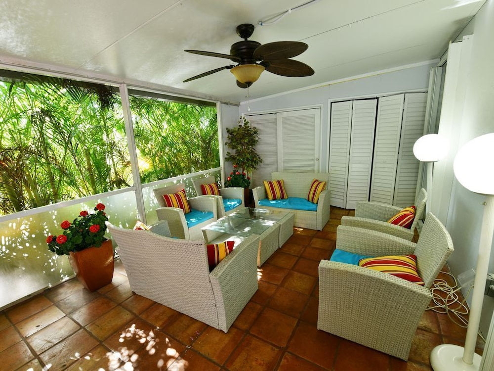 Beach 8min●Airport 5min●Cruise 8min●Casino 5min●Mall 12min●Waterfront●Dock ★★★★★