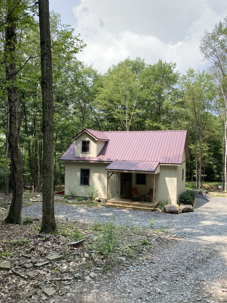 Cozy New Construction Cabin in the Woods