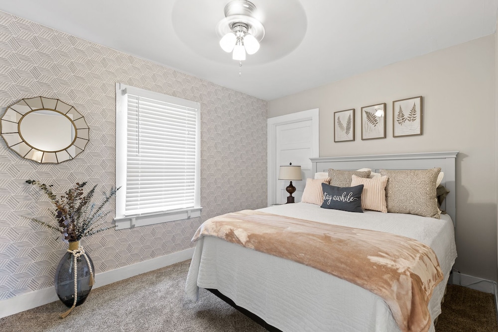 Genevieve's Cottage! Totally Renovated with all the Charm! Hixson Vrbo