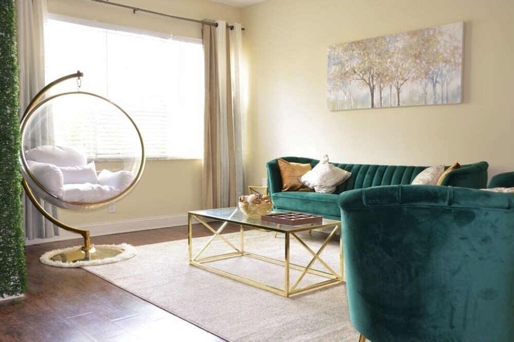 Luxury 2/2 bath near Hollywood Beach