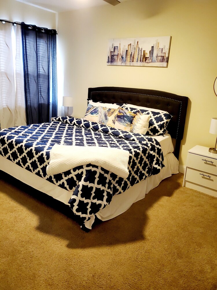 Luxury 2/2 bath near Hollywood Beach