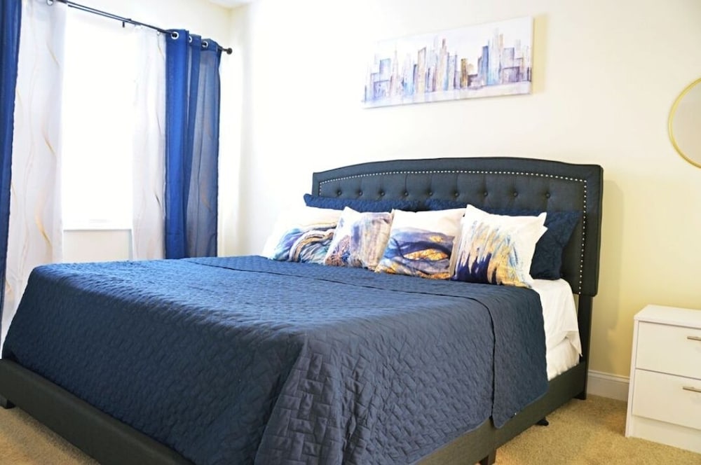 Luxury 2/2 bath near Hollywood Beach