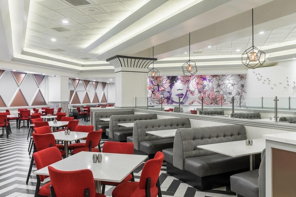 In the Heart of Las Vegas Strip! Great Unit, 2 Pools, Restaurants & Bars, Casino