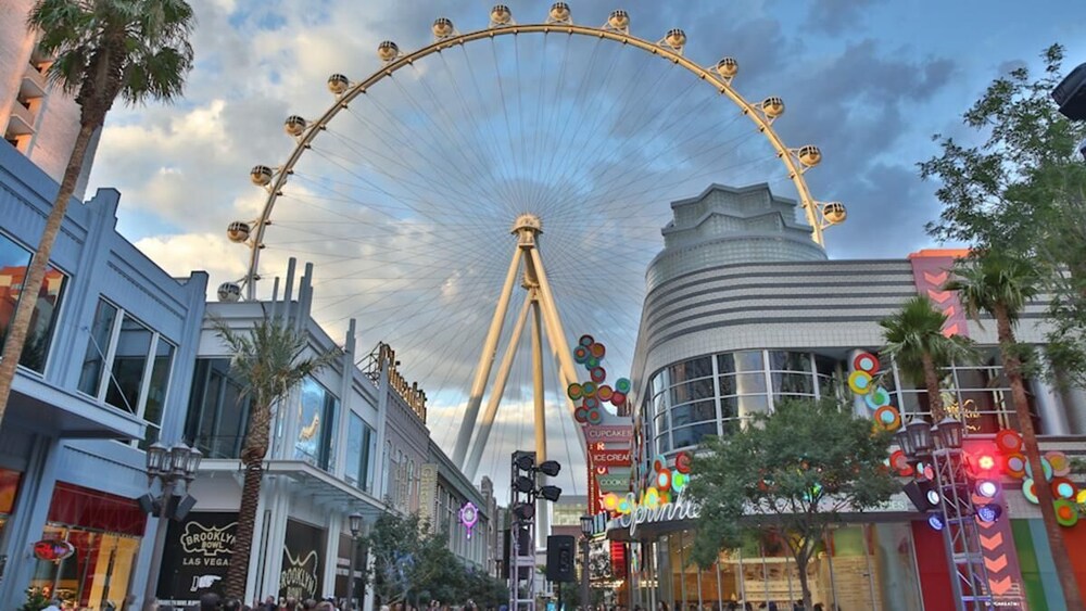 Las Vegas Escape! 3 Great Units, 2 Pools, Restaurants & Bars, Close to High Roller