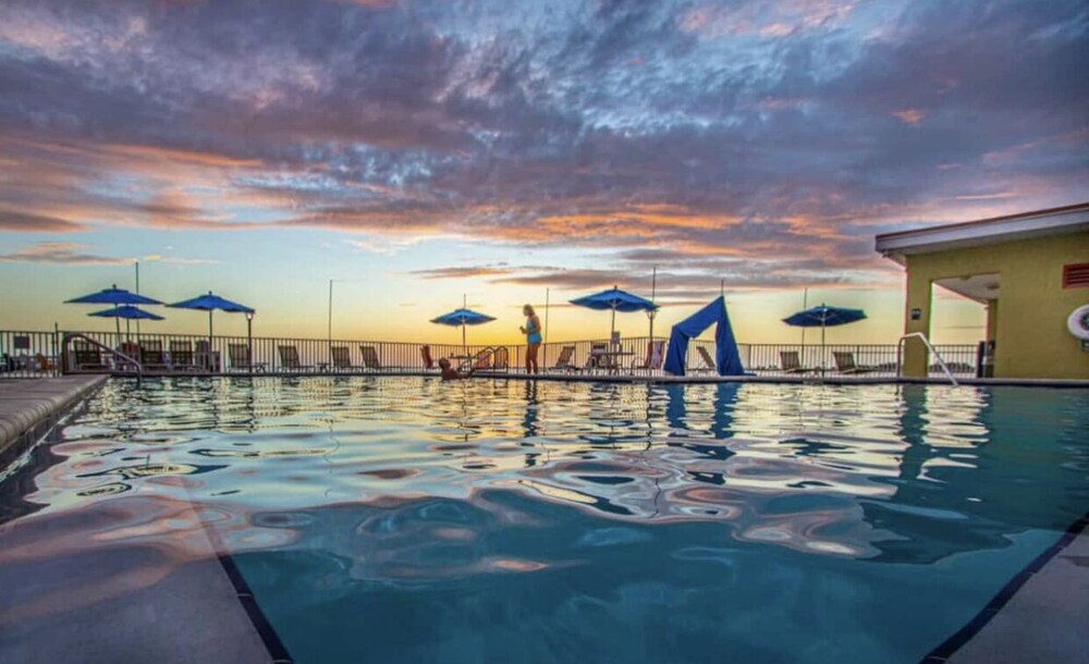 449- NEW LISTING! ☀️ Heated Pool! Water Views! 2 min to TPA Airport