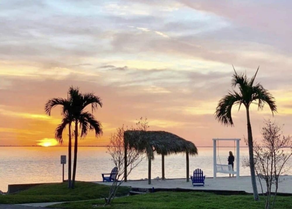 449- NEW LISTING! ☀️ Heated Pool! Water Views! 2 min to TPA Airport