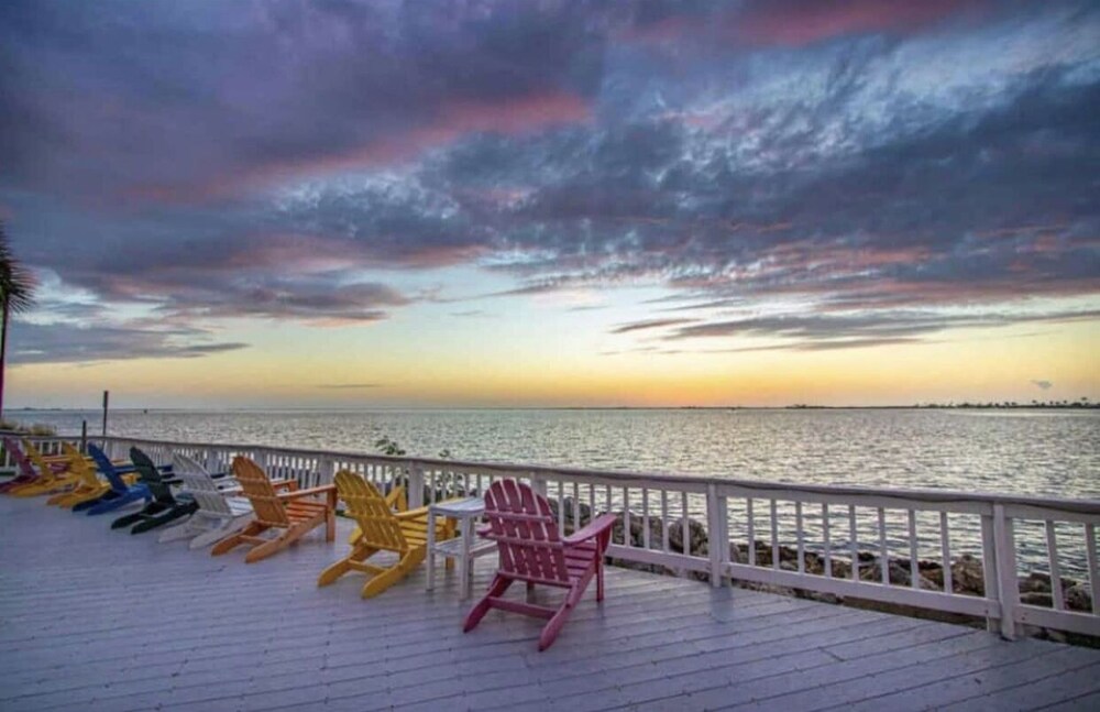 449- NEW LISTING! ☀️ Heated Pool! Water Views! 2 min to TPA Airport