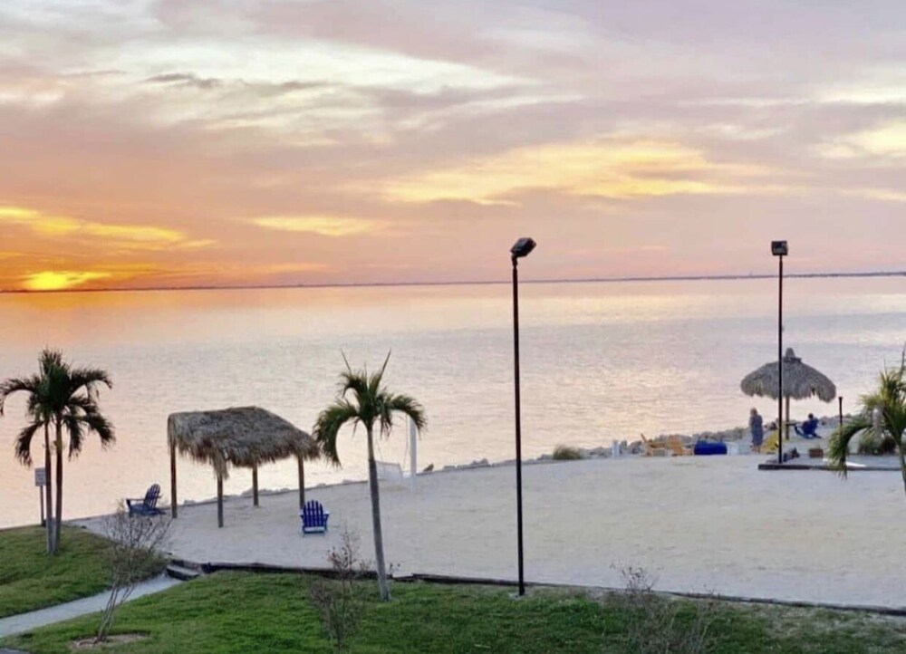 449- NEW LISTING! ☀️ Heated Pool! Water Views! 2 min to TPA Airport