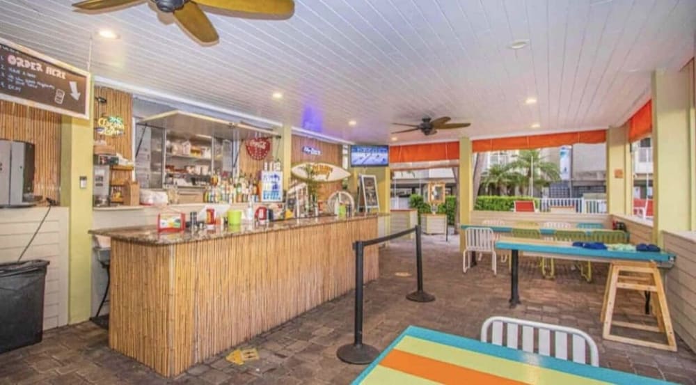 449- NEW LISTING! ☀️ Heated Pool! Water Views! 2 min to TPA Airport