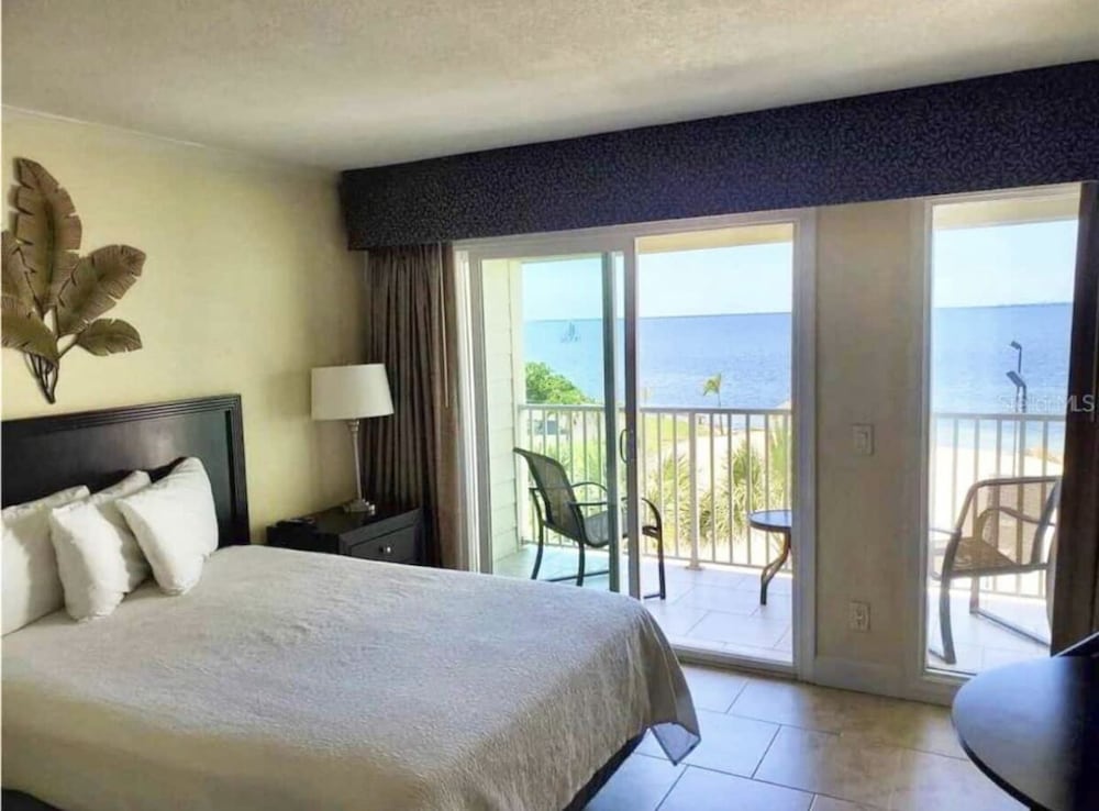 449- NEW LISTING! ☀️ Heated Pool! Water Views! 2 min to TPA Airport