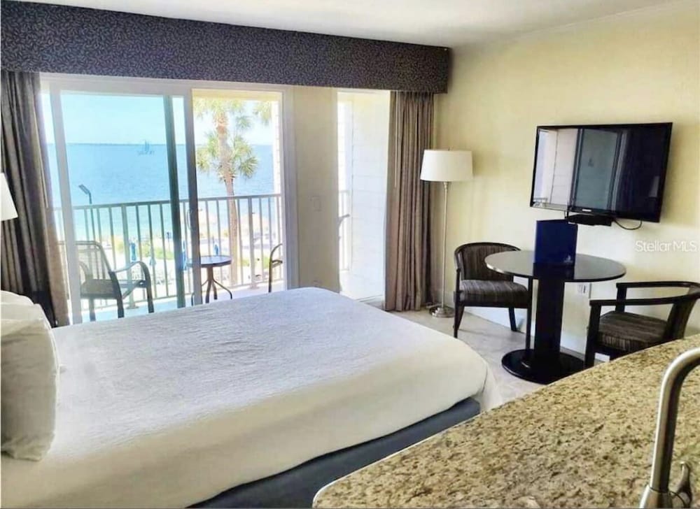 449- NEW LISTING! ☀️ Heated Pool! Water Views! 2 min to TPA Airport