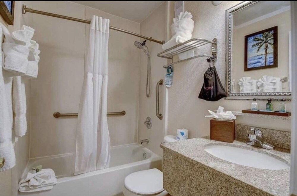 449- NEW LISTING! ☀️ Heated Pool! Water Views! 2 min to TPA Airport