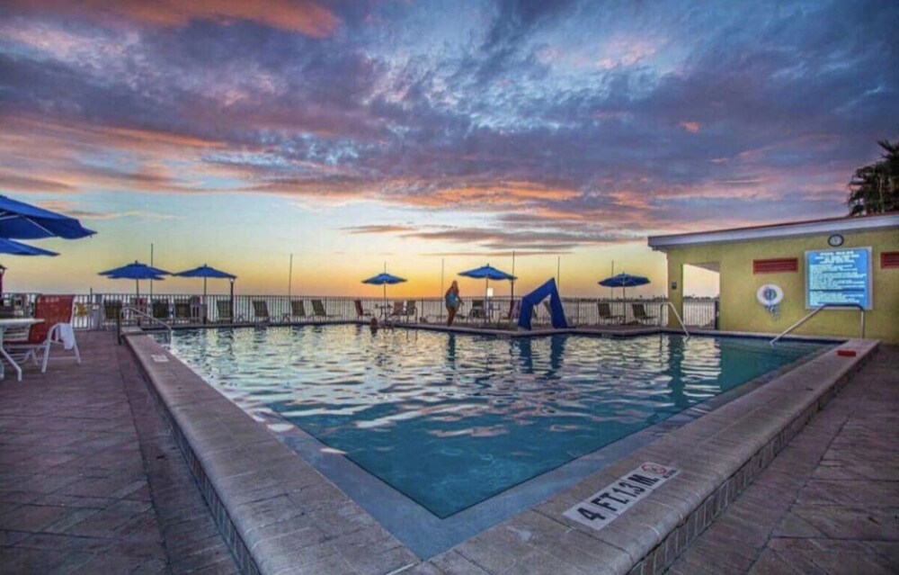 449- NEW LISTING! ☀️ Heated Pool! Water Views! 2 min to TPA Airport