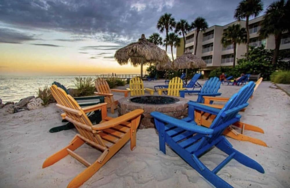 449- NEW LISTING! ☀️ Heated Pool! Water Views! 2 min to TPA Airport