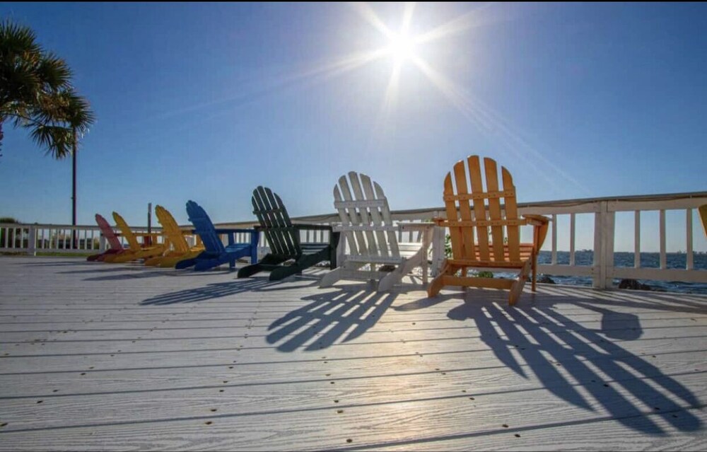 449- NEW LISTING! ☀️ Heated Pool! Water Views! 2 min to TPA Airport