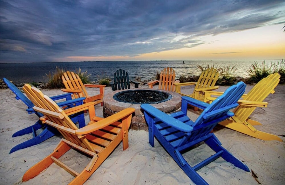 449- NEW LISTING! ☀️ Heated Pool! Water Views! 2 min to TPA Airport