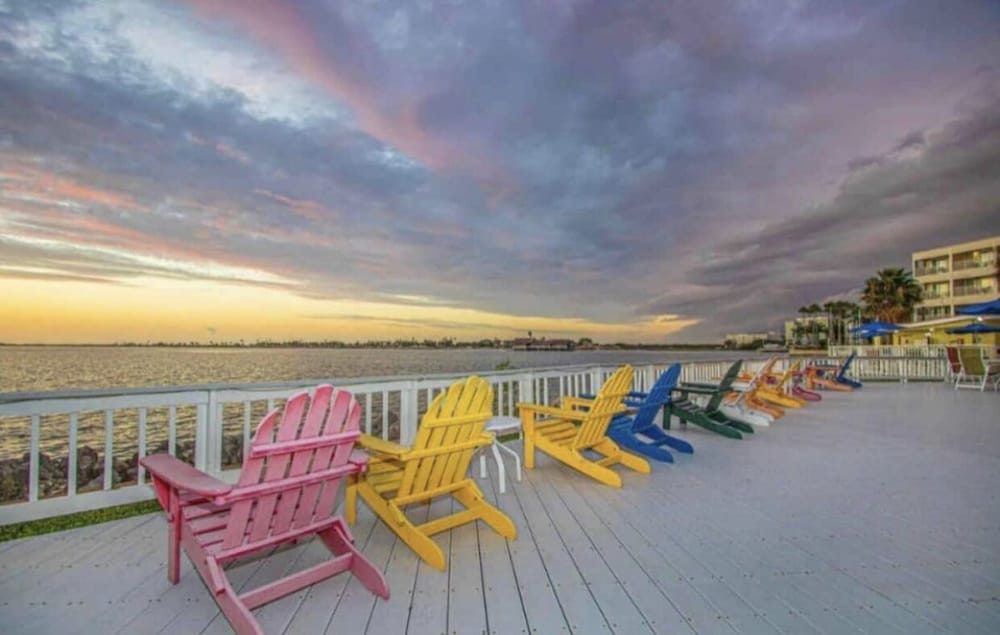 449- NEW LISTING! ☀️ Heated Pool! Water Views! 2 min to TPA Airport