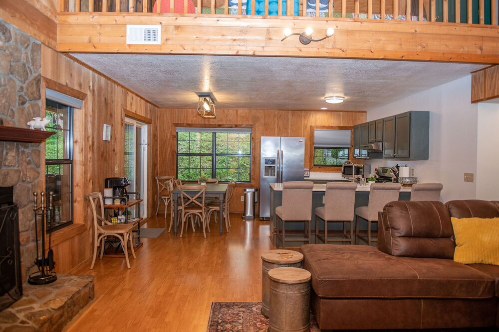 Perfect spring break getaway-Close to Cherokee, Bryson City, Waynesville, & more