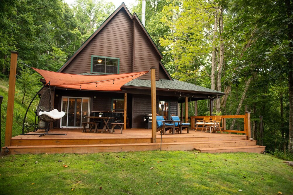 Perfect spring break getaway-Close to Cherokee, Bryson City, Waynesville, & more