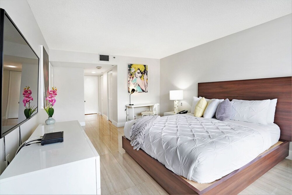 Day Dreamer! (1 bedroom condo)