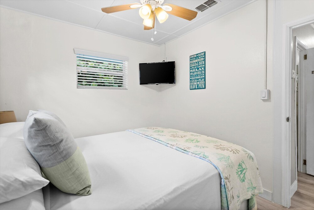 Inviting Coastal 1 BR Located Mere Steps from Indian Rocks Beach!