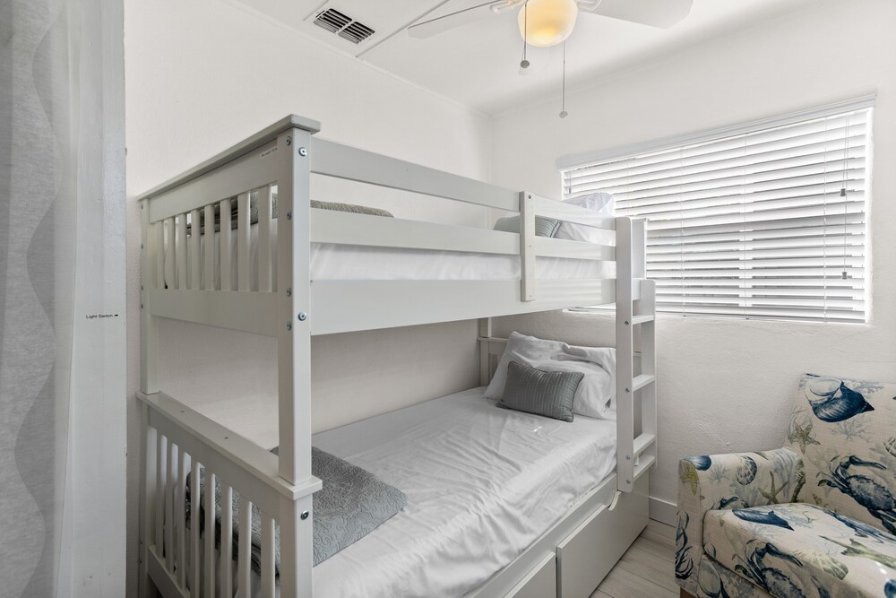 Escape to Indian Rocks Beach in this adorable beachside unit!