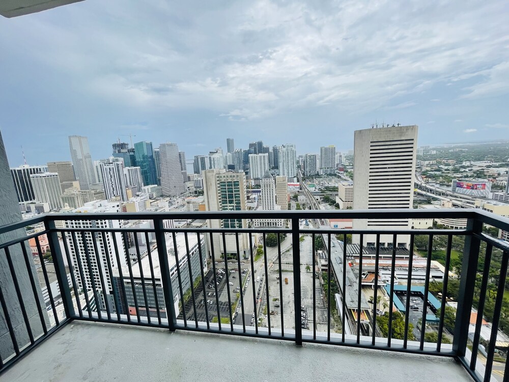 Entire luxury  home on the 44th floor amazing views in downtown Miami 