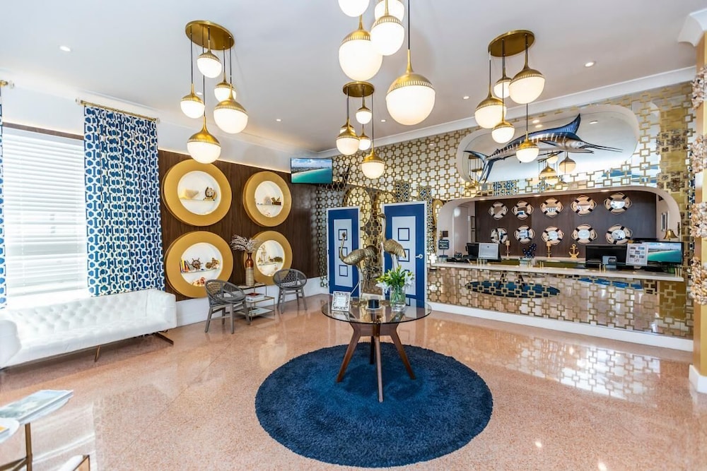 Walk to Beach, Shops, & Dining! Modern Unit, Pool, Restaurant