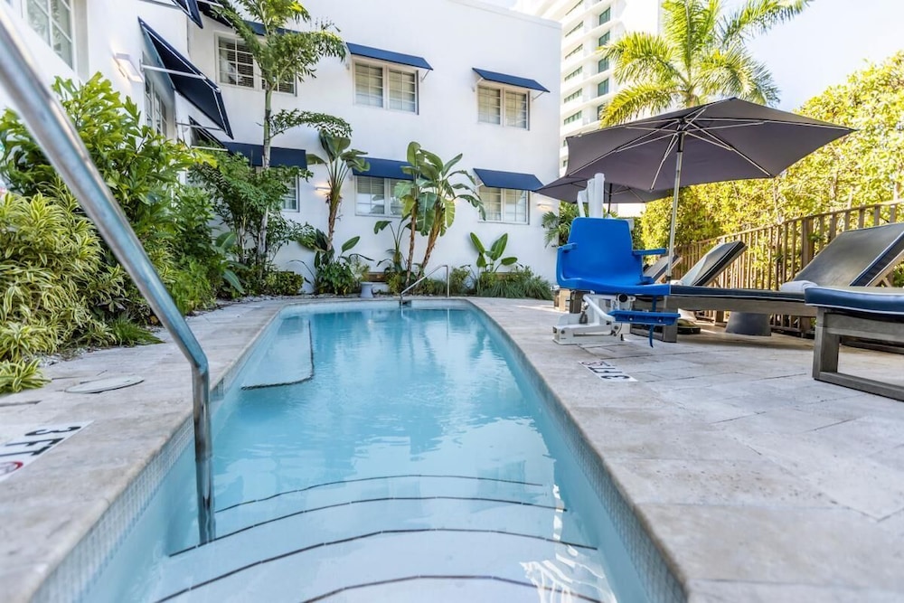 1 Block from the Ocean! Pool, On-Site Dining, Bar, Stylish Unit