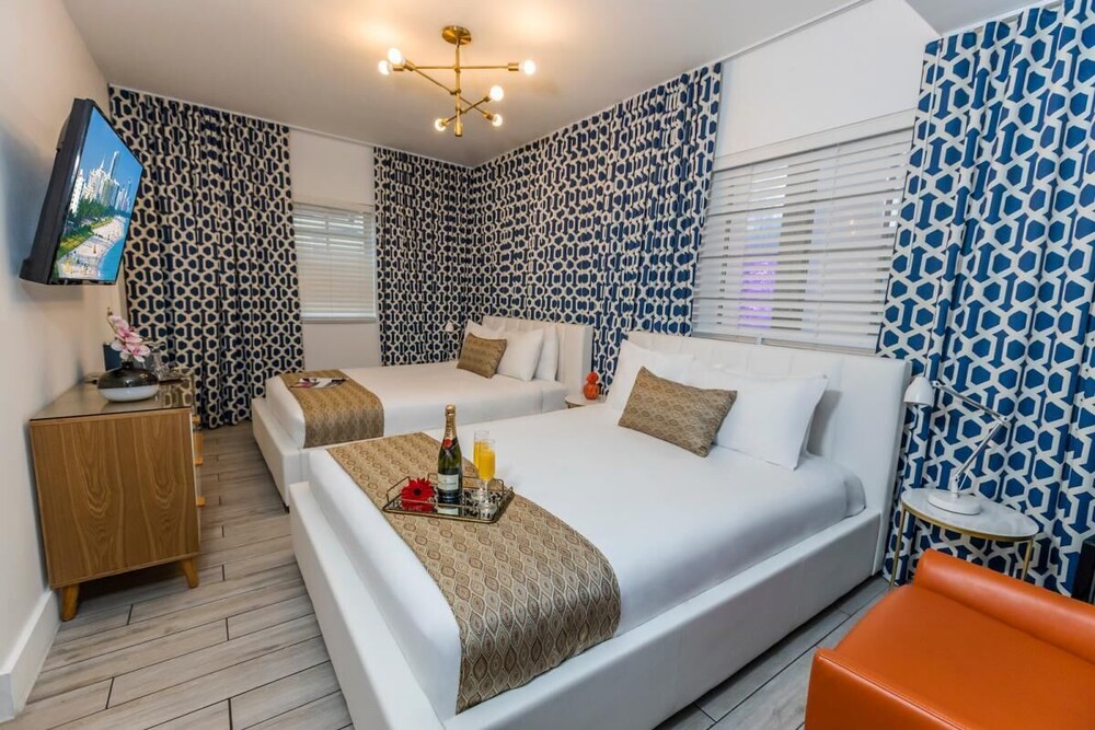 Stylish Boutique Property 1 Block from Beach, Modern Decor