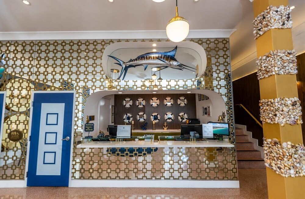 Dreamy Beach Escape w/Stylish 3 Chic Units, Walk to Beach, Dining, Shops