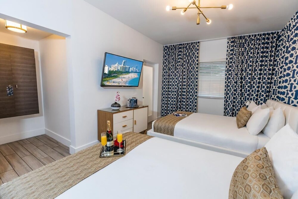 Dreamy Beach Escape w/Stylish 3 Chic Units, Walk to Beach, Dining, Shops