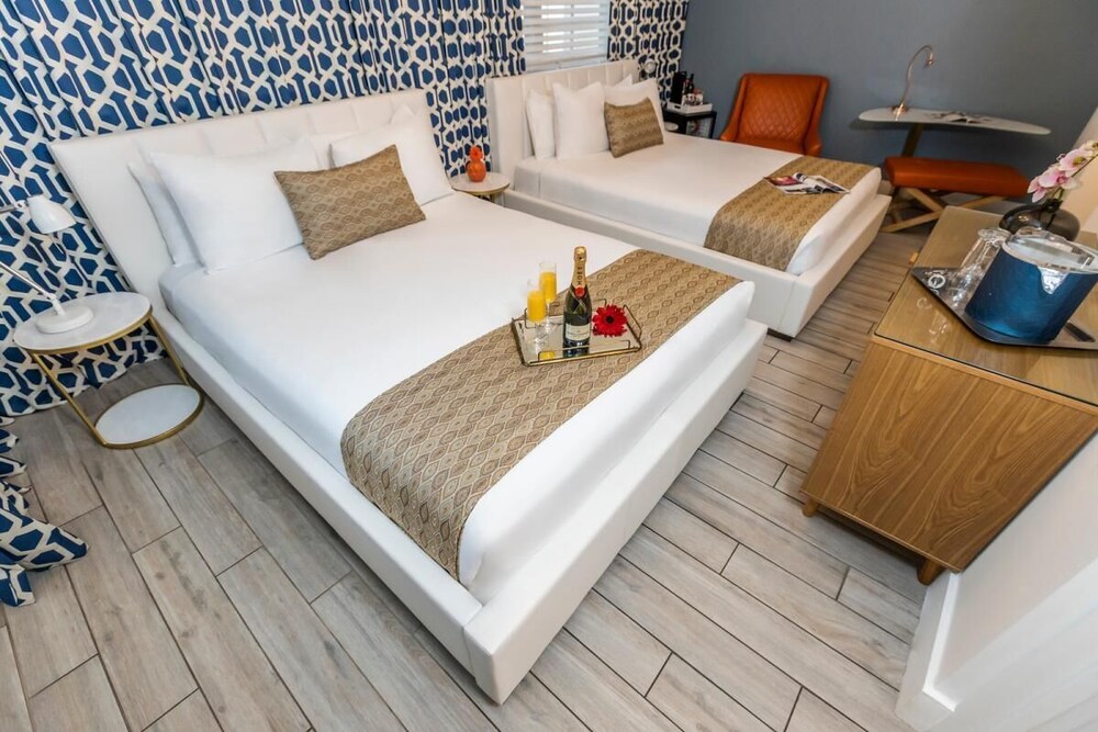 Dreamy Beach Escape w/Stylish 3 Chic Units, Walk to Beach, Dining, Shops