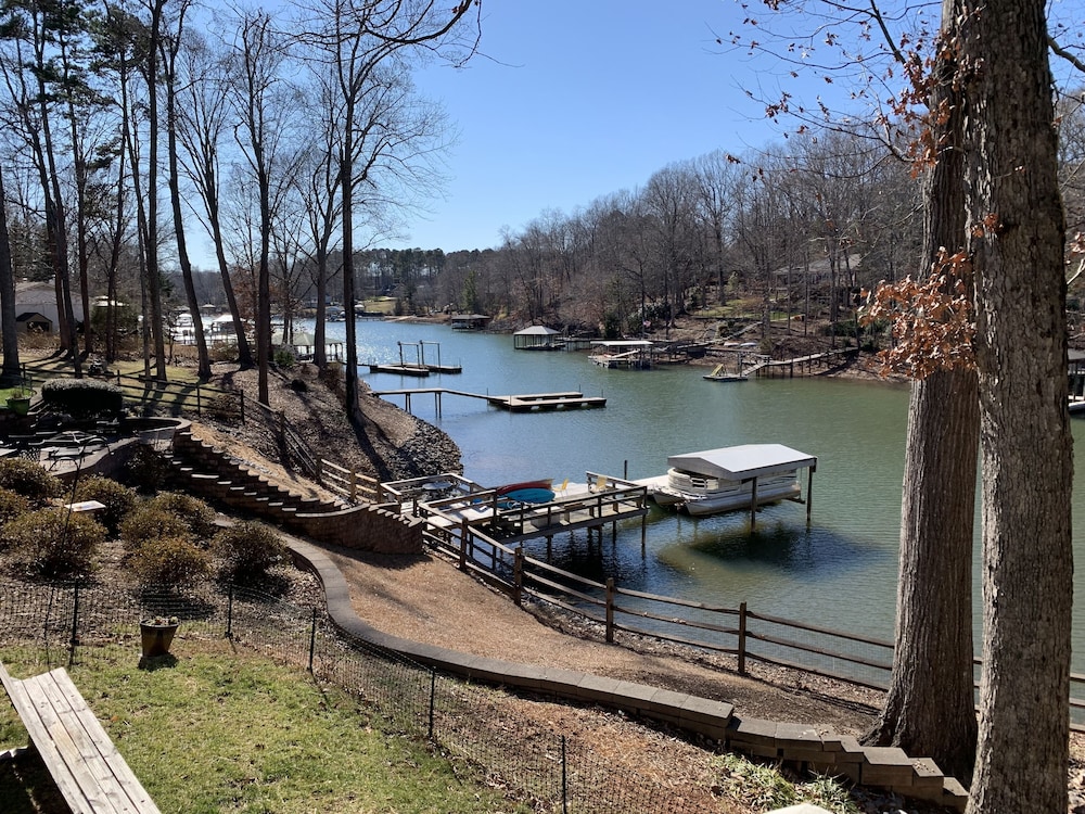 Quiet Cove | Lakefront | 2 Main Master Suites | 10 Ft Ceilings on Main