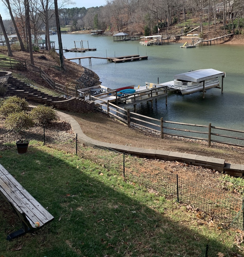 Quiet Cove | Lakefront | 2 Main Master Suites | 10 Ft Ceilings on Main