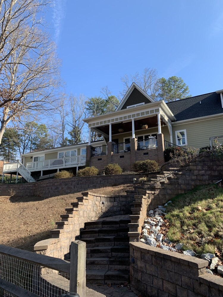 Quiet Cove | Lakefront | 2 Main Master Suites | 10 Ft Ceilings on Main