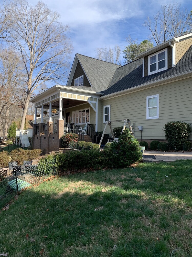 Quiet Cove | Lakefront | 2 Main Master Suites | 10 Ft Ceilings on Main